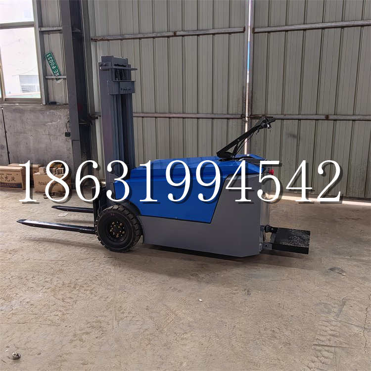 伊吾县全电动叉车插腿式堆高车液压装卸车1.5吨升高小型站驾式铲车